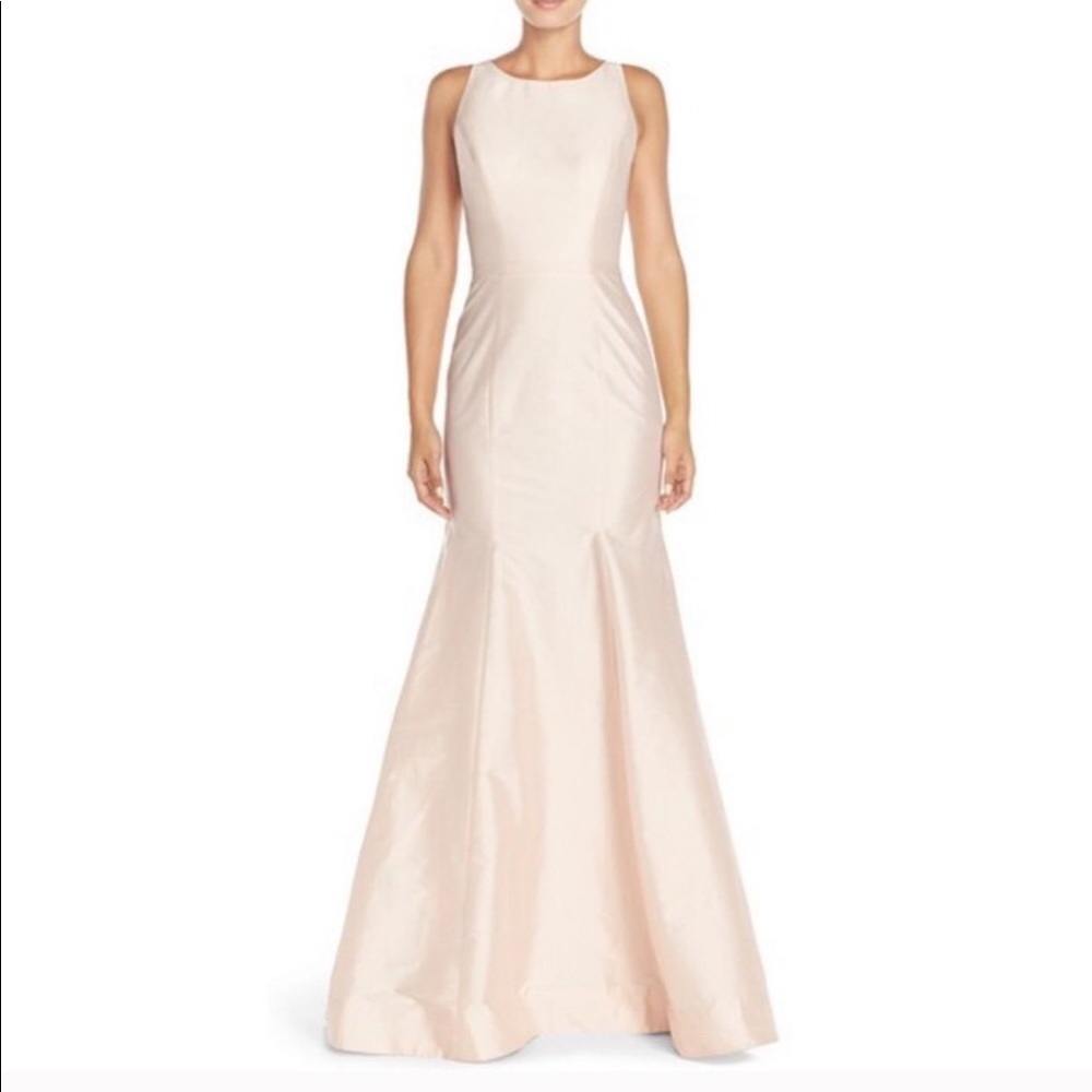 Monique Lhuillier Taffeta Mermaid Gown Cutout back